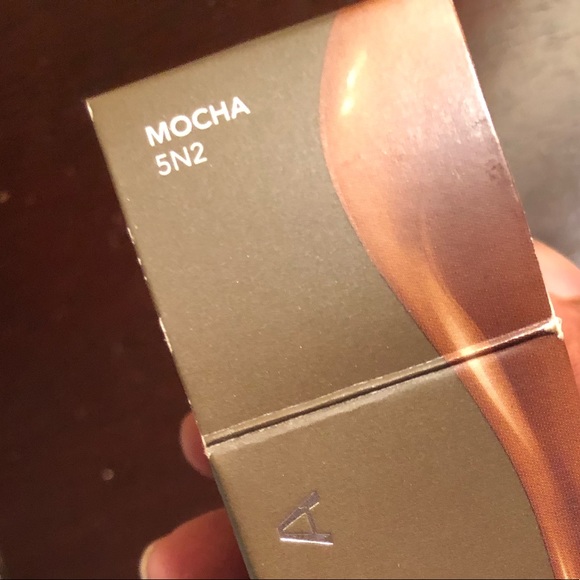 Becca Ultimate Coverage 24 Hr Foundation - Picture 4 of 5